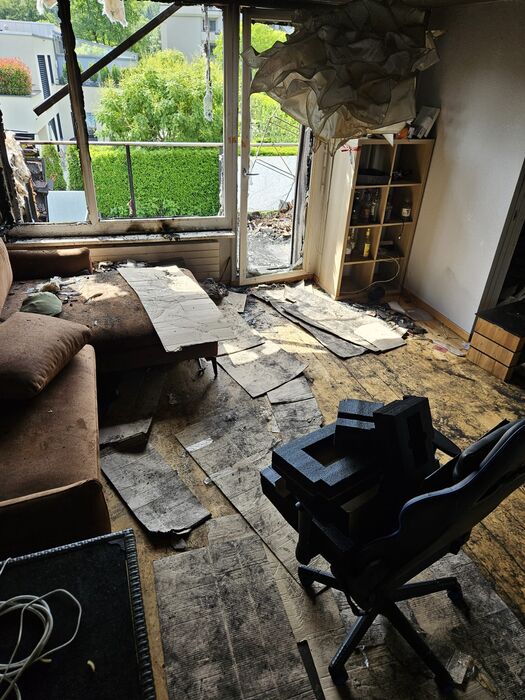 Brandschadensanierung: Wohnzimmer nach dem Brand